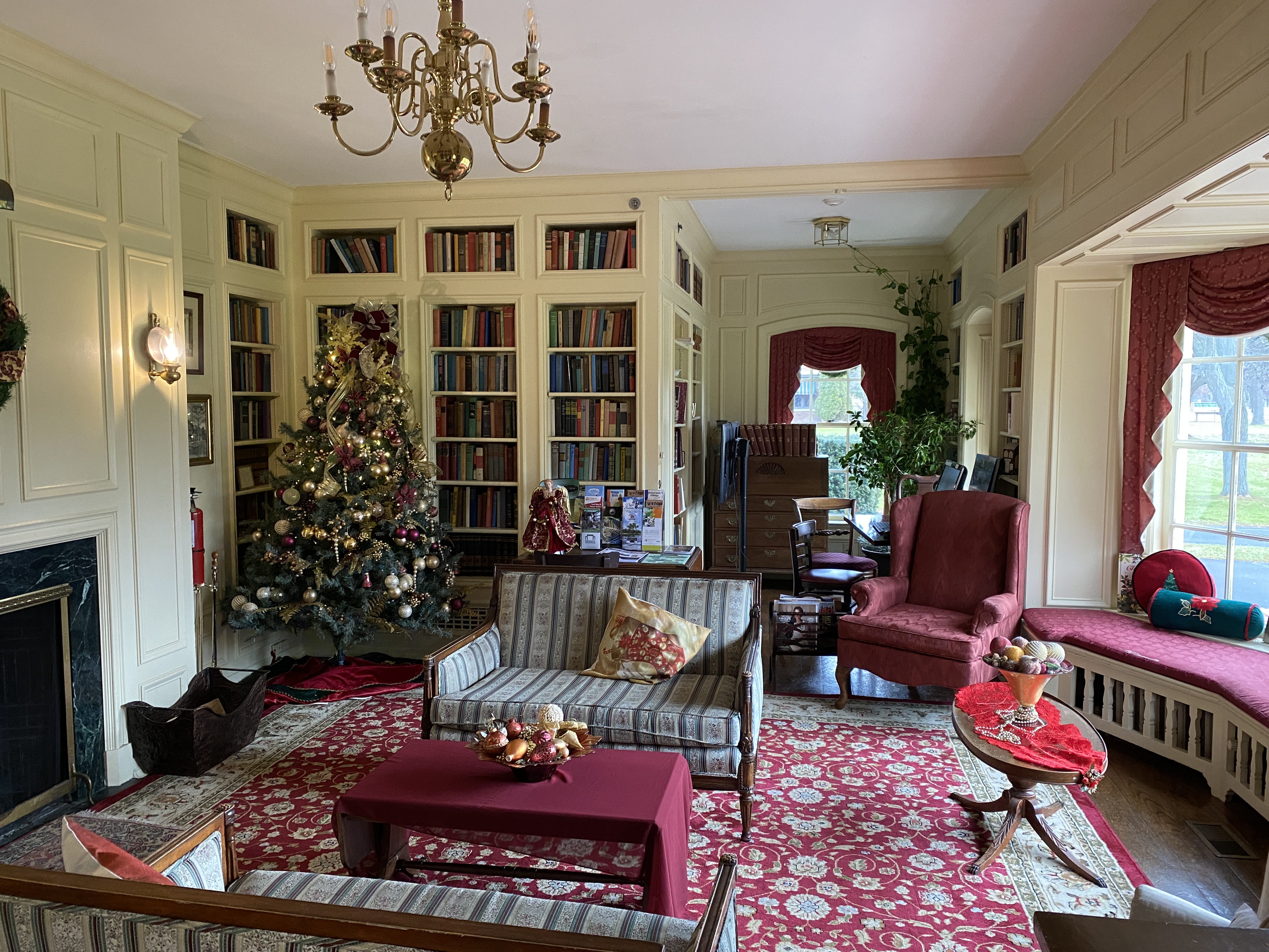 Photo of a cozy living room at a bed and breakfast that is decorated for christmas